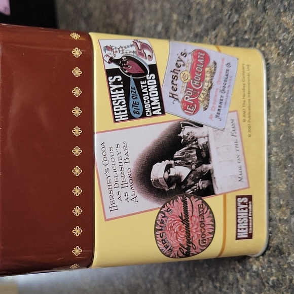 Hershey Recipe Box with Recipe Cards - Picture 2 of 12